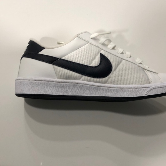 Nike Sneakers 8.5 - Picture 4 of 4